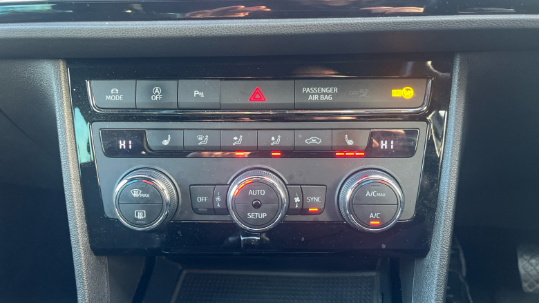 SEAT Leon 1.5 TSI EVO 150 FR Black Edition [EZ] 5dr DSG Petrol Hatchback